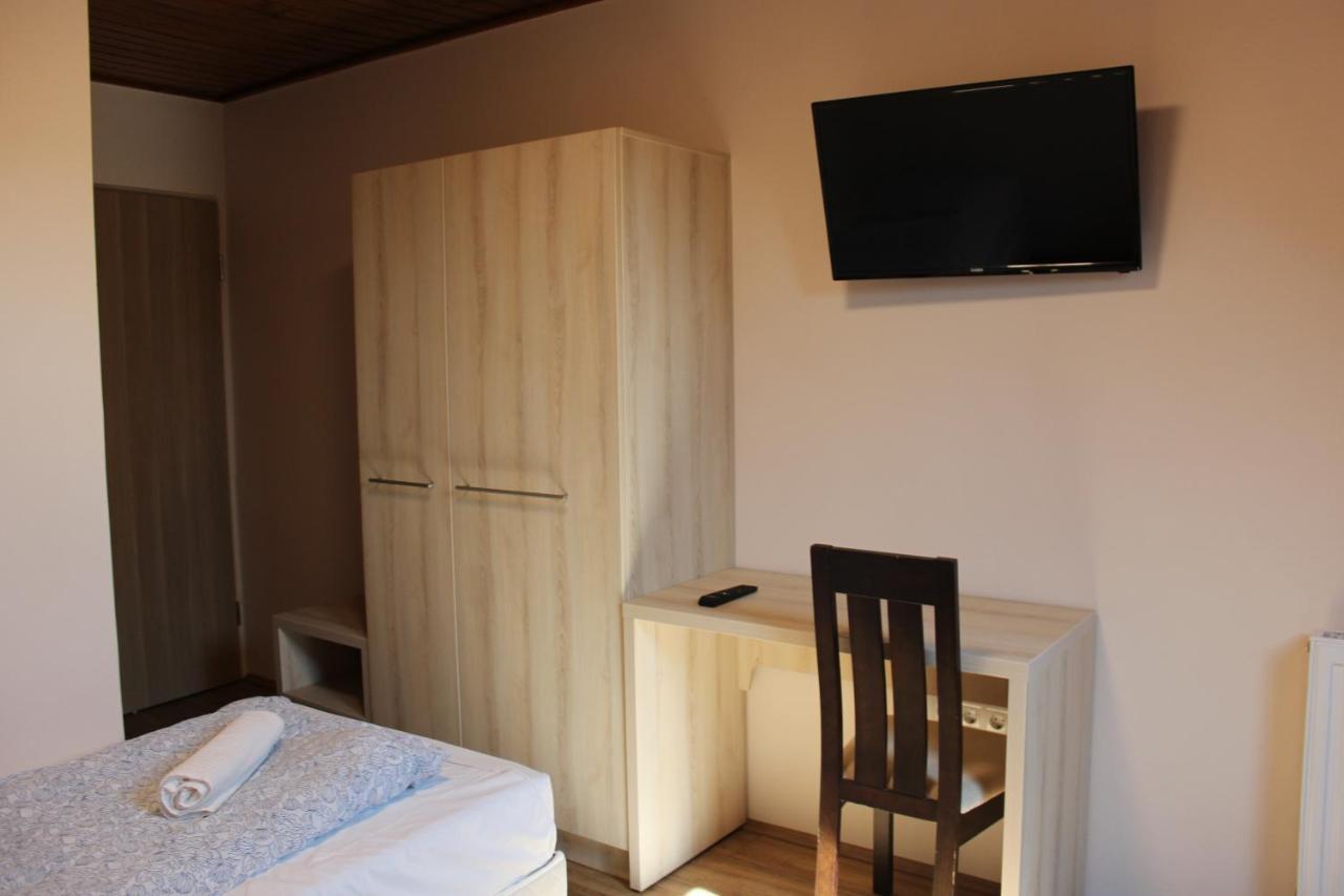 Natura Panzio&Apartmanhaz Orfu Bagian luar foto