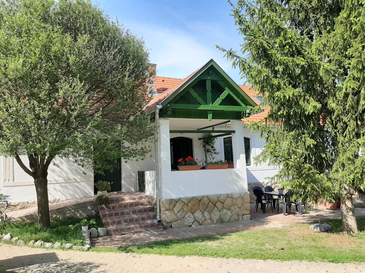 Natura Panzio&Apartmanhaz Orfu Bagian luar foto