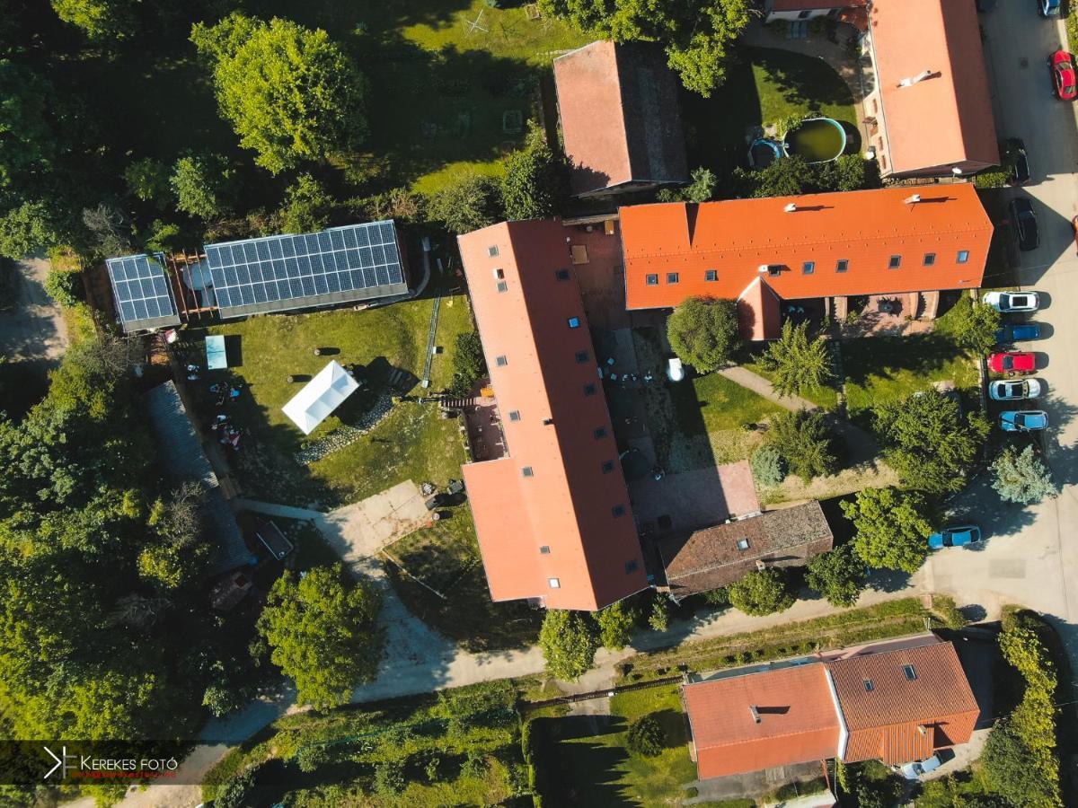 Natura Panzio&Apartmanhaz Orfu Bagian luar foto