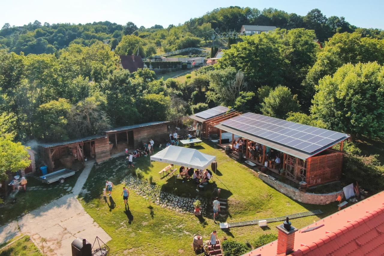 Natura Panzio&Apartmanhaz Orfu Bagian luar foto