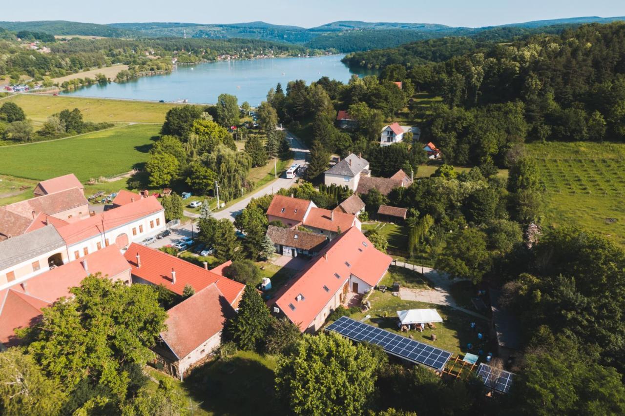 Natura Panzio&Apartmanhaz Orfu Bagian luar foto