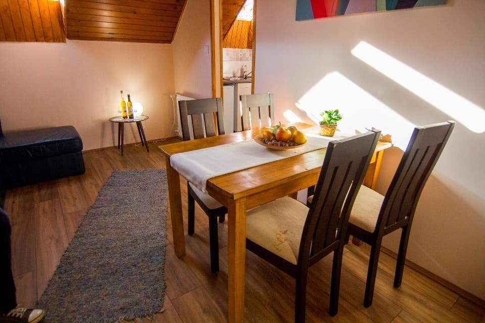 Natura Panzio&Apartmanhaz Orfu Bagian luar foto